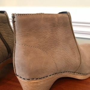 dansko maria taupe 38